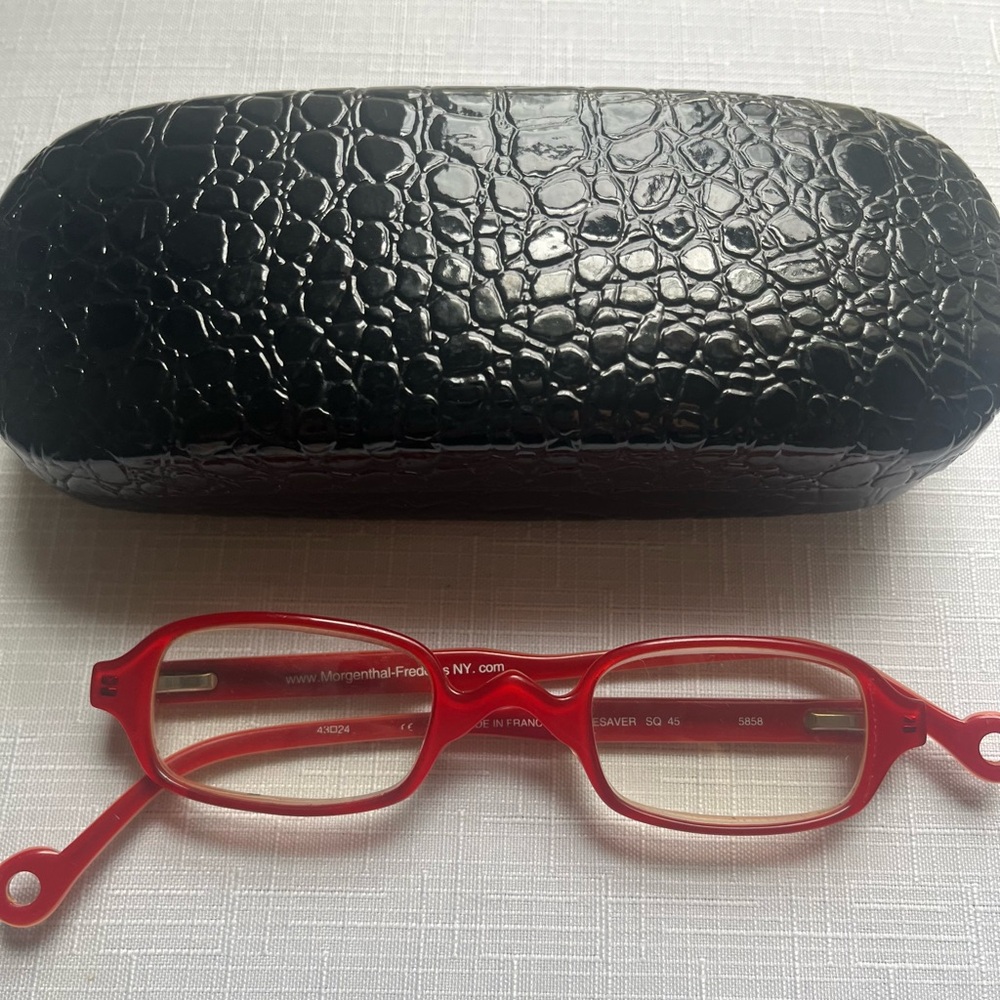Morgenthal-Fredrics girls LIFESAVER SQ 45
Red Square Full Rim
frame only + case